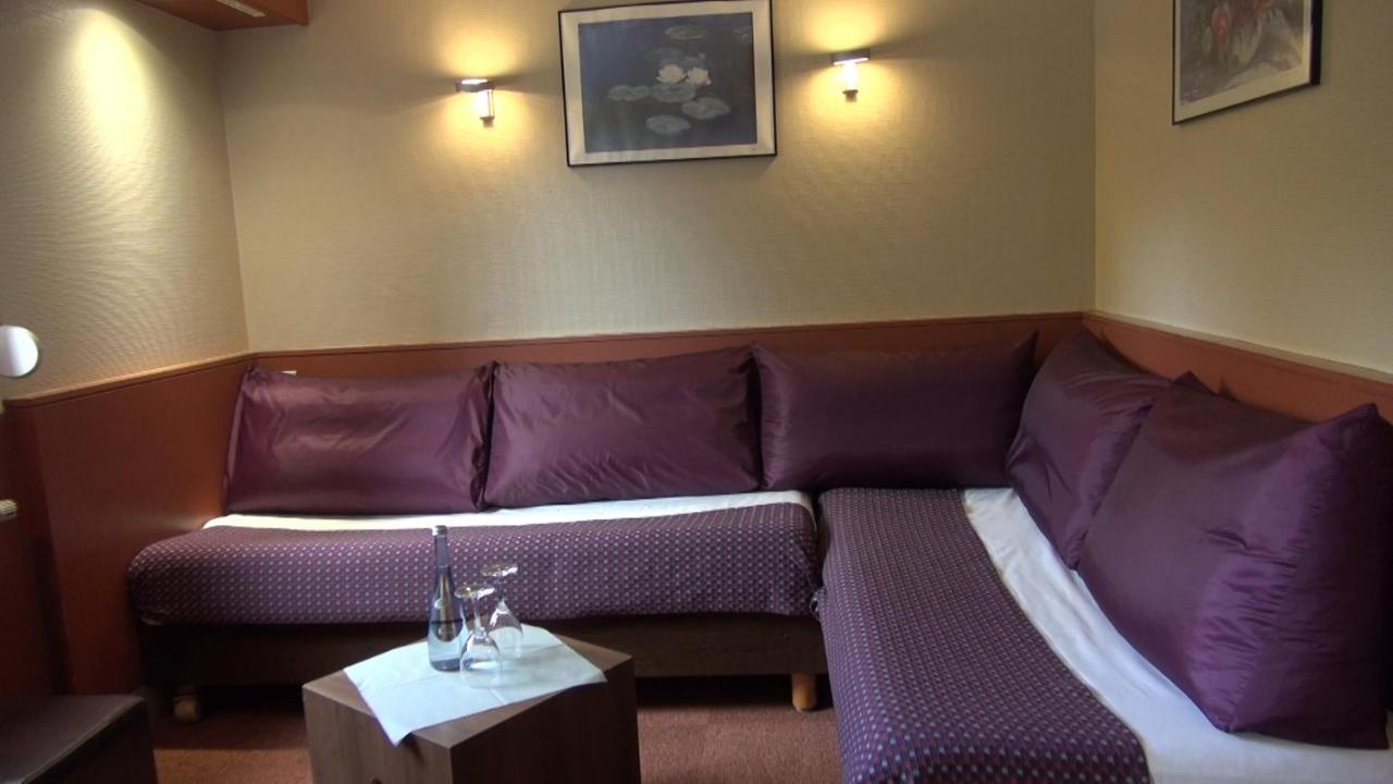 The Originals City, Hotel Ascotel, Lille Est Grand Stade วีเนิฟดัสก์ ภายนอก รูปภาพ